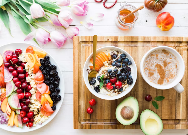 Alimentos naturales vs productos light: ensalada de frutas y aguacate para una dieta saciante - Marisa Mena Nutricionista Huércal-Overa